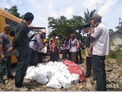 DHARMA WANITA PERSATUAN (DWP) PROVINSI BANTEN PEDULI BHAKTI SOSIAL UNTUK KORBAN BENCANA BANJIR DI DESA KUBANG KAMPIL KECAMATAN SUKARESMI – PANDEGLANG