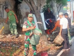 Kerja Bakti Bersama Masyarakat Sebagai Bentuk Peduli Babinsa Purwodiningratan Terhadap Lingkungan