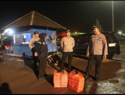 Polres Lampung Selatan dan PT. BBJ Bagikan 600 Kotak Nasi untuk Awak Truk di Pelabuhan Bakauheni