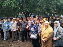 Studi Banding ke Pasar Hewan Terbesar di Jawa Barat, Wakil Ketua Komisi II DPRD Banten Beli 6 Ekor Sapi untuk Dibudidayakan