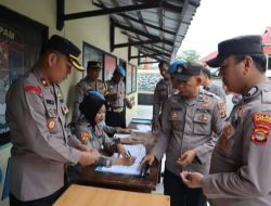 Hindari Penyalahgunaan Senpi, Wakapolres Way Kanan Cek Senpi Inventaris Dinas Personel Polri.