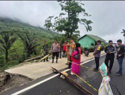 Kapolres Barru Tinjau Lokasi Longsor Di Desa Harapan