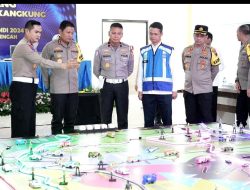 Kapolda Jateng Pantau Langsung Arus Mudik Nataru 2024 Yang Lintasi Tol Trans Jawa Lewat CCTV GT Kalikangkung