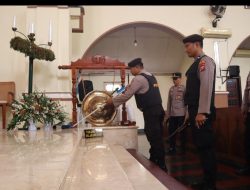 Tim Jibom Gegana Polda Jatim Lakukan Sterilisasi di Sejumlah Gereja Jelang Ibadah Natal