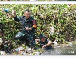 Cegah Banjir, Dandim Sidoarjo Pimpin Kerja Bakti Bersihkan Saluran Air