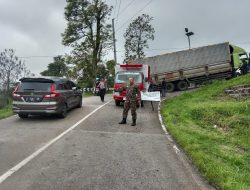 Truk Gagal Menanjak Babinsa Cepogo Turun Tangan