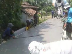 Dukung Percepatan Pembangunan, Babinsa dan Warga Kompak Kerja Bakti Cor Jalan