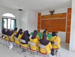 Tumbuhkan Rasa Kebersamaan, Persit Ranting 05 Koramil 04/Jebres Adakan Pertemuan Rutin Dan Olah raga Jalan Sehat