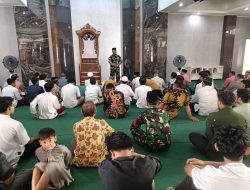 Danramil 04/Jebres Laksanakan Sholat Jum’at Bersama Dan Berikan Wawasan Kebangsaan di Masjid LDII Pucangsawit