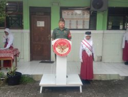 Babinsa Pegirian Pimpin Upacara Bendera di SDN 1/47 Pegirian