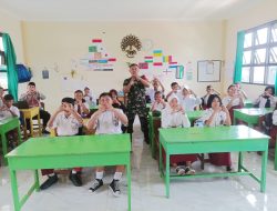 Peduli Pendidikan, Babinsa Koramil 05/Pasar Kliwon Terjun Ke Sekolah Berikan Motivasi Semangat Belajar