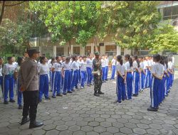 Tingkatkan Kemampuan Dan Kedisiplinan Siswa, Babinsa Tegalharjo Berikan Arahan Dan Pelatihan PBB di SMA WARGA