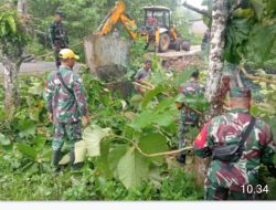 Koramil 18/Kokop Buka Jalan Alternatif Pasca Jembatan Putus di Julbeng