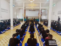 Tingkatkan Kedisiplinan Dan Rasa Cinta Tanah Air Babinsa Tegalharjo Berikan Materi Bela Negara di SMA WARGA