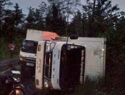 Diduga Hilang Kendali, Mobil Pengangkut Makanan Ringan Mengalami Kecelakaan