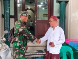 Jalin Silaturahmi, Bati Wanwil Koramil Serengan Shalat Jum’at Di Masjid Al-Hikmah