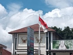 “Bendera Kusam dan Robek Berkibar di Halaman Desa Wanasari, Apakah Ada Sanksinya !?”