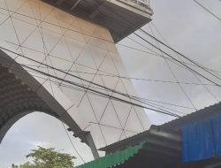 “Kabel Dibawah Menara Limboto Depan Kantor DPRD Kabupaten Gorontalo Terlihat Semrawut ?!”