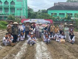 Kegiatan Penanaman Jagung Agung Serentak 1 Juta Hektar di Lahan Ketahanan Pangan SMKN 1 Mendo Barat