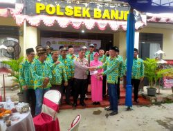 Pisah Sambut Kapolsek Banjit Berlangsung Penuh Kehangatan & Pemberian Cinderamata Dari Ketua APDESI, Seluruh Kepala Kampung se-Kecamatan Banjit.
