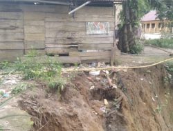Miris Rumah Seorang Janda Miskin di Desa Alur Linci Terancam Longsor.