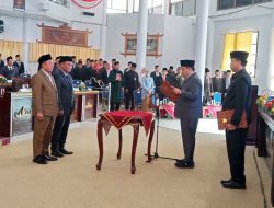 Pengucapan Sumpah Pengggati Antar Waktu Elyas Yusman dan Haprin oleh DPRD Kab. Way Kanan