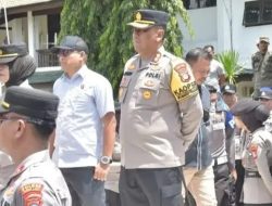 Kapolres Tanah Laut Turun Langsung Kawal Aksi Unjuk Rasa
