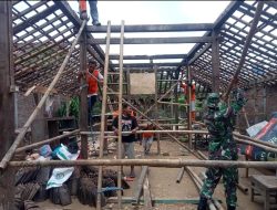 Gotong Royong Menjadi Budaya Babinsa Dalam Membangun Rumah Warga
