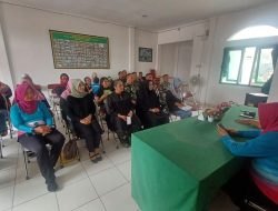 Tumbuhkan Rasa Kebersamaan, Danramil 04/Jebres Berikan Arahan Dalam Pertemuan Rutin Persit Ranting 05