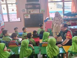 Sambangi Sekolah TK Puri Mandiri, Babinsa Manahan Bangkitkan Semangat Dan Motivasi Belajar