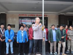 Baksos Polri Presisi, Polres Tulungagung Bersama Aliansi Mahasiswa Dalam Menyambut Bulan Suci Ramadan 1446 H