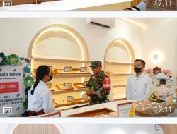 Jalin Keharmonisan dengan Masyarakat, Babinsa Kratonan Sambangi Toko Roti