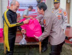 Cerita Kapolsek Pesanggrahan Evakuasi Warga Banjir yang Terjebak dari Lantai Dua