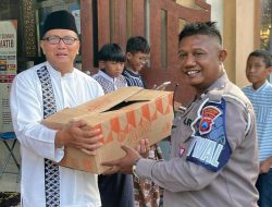 Kepedulian di Bulan Suci: Sat Samapta Polrestabes Surabaya Berbagi Takjil untuk Masyarakat