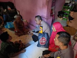 Polri Peduli: Kapolsek Asemrowo Kunjungi Warga yang Menderita Stroke dan Guru Ngaji yang Lumpuh