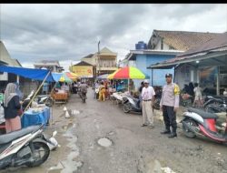 Jelang Buka Puasa, Polsek Banjit Lakukan Patroli KRYD di Pasar Takjil