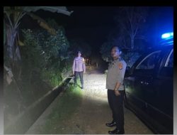 Polisi Patroli Subuh di Banjit, Bangunkan Warga Untuk Sahur