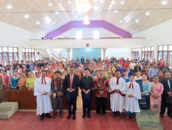 Bupati Humbahas Ibadah di HKBP Parlilitan