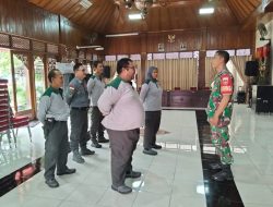 Tingkatkan Kedisiplinan Dan Loyalitas, Babinsa Sriwedari Laksanakan Pembinaan Linmas