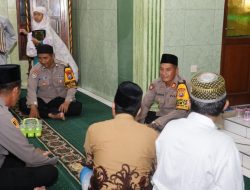 Polri Untuk Masyarakat: Kasat Binmas Polres Pelabuhan Tanjung Perak Jadi Imam Salat Tarawih di Masjid Baitut Taufiq