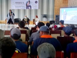 Reses Masa Sidang II Dra. Hj. Tia Fitriani Sosialisasikan UU No. 35 Tahun 2009 Tentang Bahaya Pengguna Narkoba Di Dapil V Solokan JeruK.