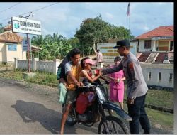 Tebar Kebaikan, Polsek Rebang Tangkas Bagikan Takjil di Bulan Ramadhan 1446 H