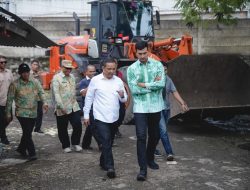 Wabup Ali Syakieb Pimpin Opsih Gunungan Sampah Pasar Cileunyi