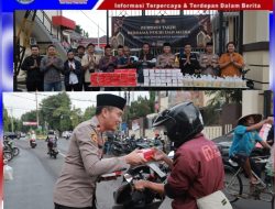 Polres Jember Bagikan 250 Paket Takjil Gratis untuk Masyarakat