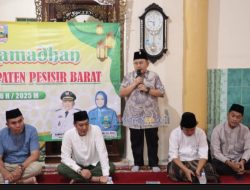 DEDI IRAWAN – IRAWAN TOPANI, SH., M.KN MENGHADIRI SAFARI RAMADHAN DI MASJID NURUL HUDA PEKON LEMONG KECAMATAN LEMONG