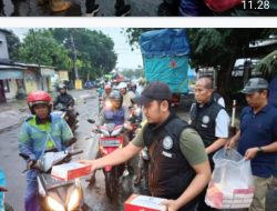 Satresnarkoba Polres Pelabuhan Tanjung Perak Bagikan Takjil untuk Masyarakat di Surabaya