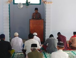 Kapolsek Woja, Keteladanan Di Bulan Suci Ramadhan, Khatib Shalat Jumat di Masjid Hj. Siti Ma’ani Simpasai.