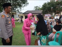 Bansos Ramadhan, Kapolres Salurkan Paket Sembako Kepada Kaum Dhuafa