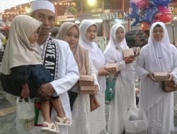 MAJELIS TA’LIM NURUL HAYAT RT 02 RW 01 BLOK LEBAK KARDIN KEL. PURWAWINANGUN KEC. KUNINGAN – JAWA BARAT TEBAR BERKAH DENGAN BERBAGI TAKJIL JELANG BUKA PUASA