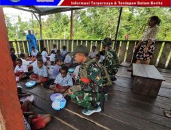 Prajurit Satgas Yonif 733/Masariku Berbagi Kasih dengan Membagikan Makan Bergizi Gratis kepada Siswa SD Rimba ST. Aloysius Mumugu